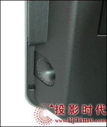 夏新LC-37HWTUP液晶電視外觀之兩側(cè)