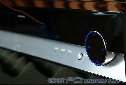 放入碟之后,用戶可在機身上即時按Play鍵來爭取讀碟時間。