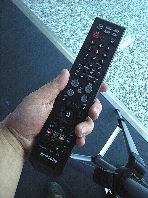 三星--外形修長,底部按鍵偏小