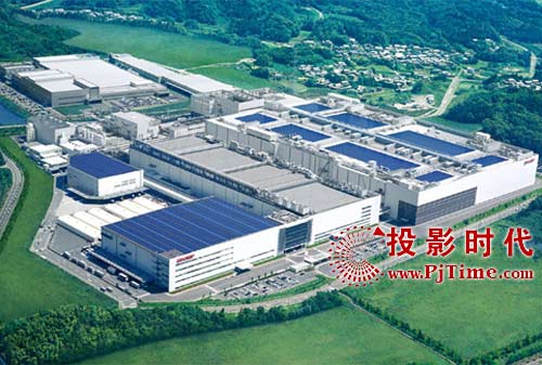 夏普龜山工廠全景圖,左邊為一廠,右邊為二廠