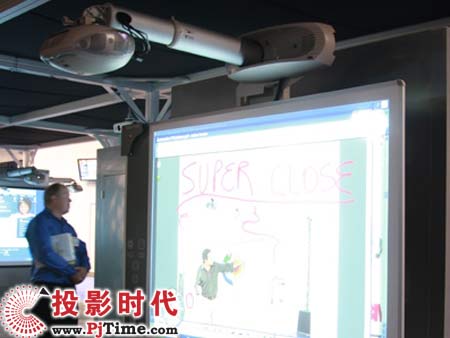 SCP7系列投影機配合電子白板使用