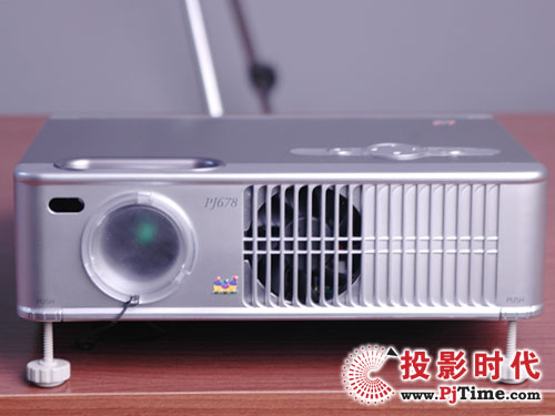優派PJ678投影機