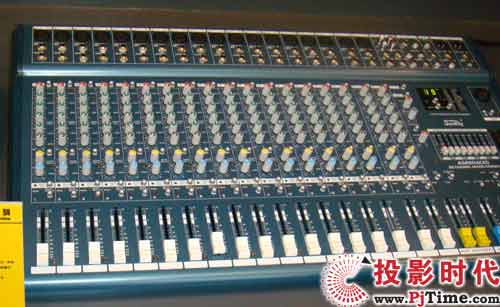 Soundking音王AS2204CED /AS2204CEDC多功能上機(jī)柜調(diào)音臺