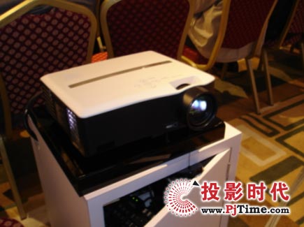 三菱LW-600投影機