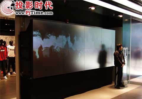 清華紫光大屏幕力助阿迪達斯旗航店