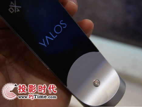 請留意,遙控器上也有一顆鉆石喔