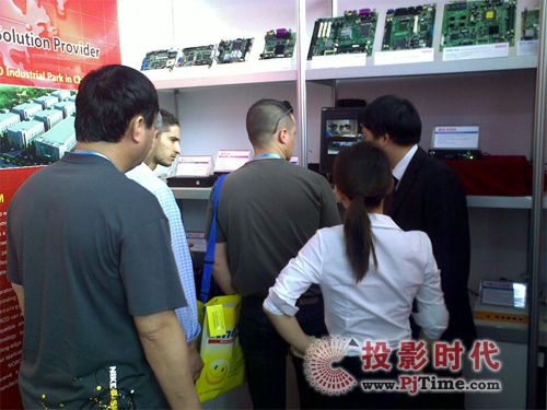 華北工控展位的觀眾絡繹不絕