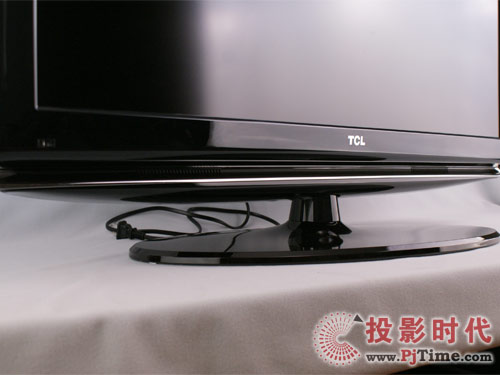 TCL自然藍光電視外觀細節特寫