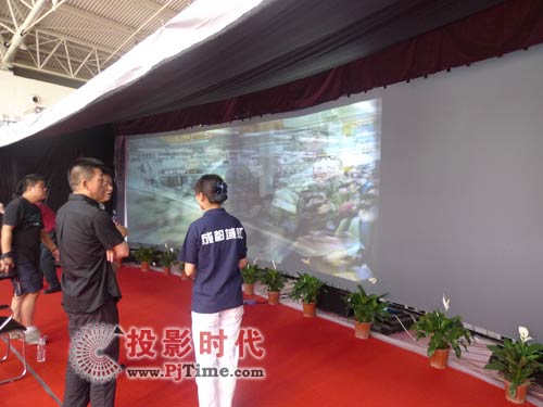 成都域虹光學背投幕高調亮相大屏展