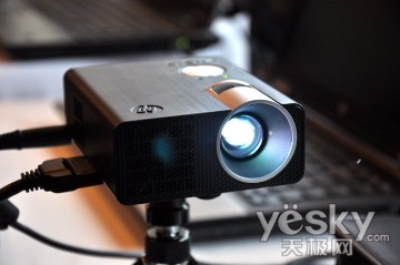 CES2010ձyͶӰCǈ
