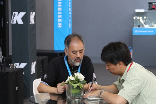 ĳ_fĿSennheiserPalm 2012չ