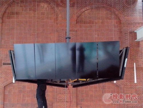 上海灘驚現“全視角高清拼接屏”
