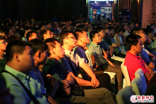 ƷQչʾ顰NEC showcase 2014Ѳչչ֮ Fh^M