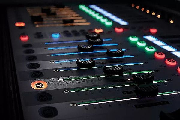 SoundcraftƳȫVi1000{_