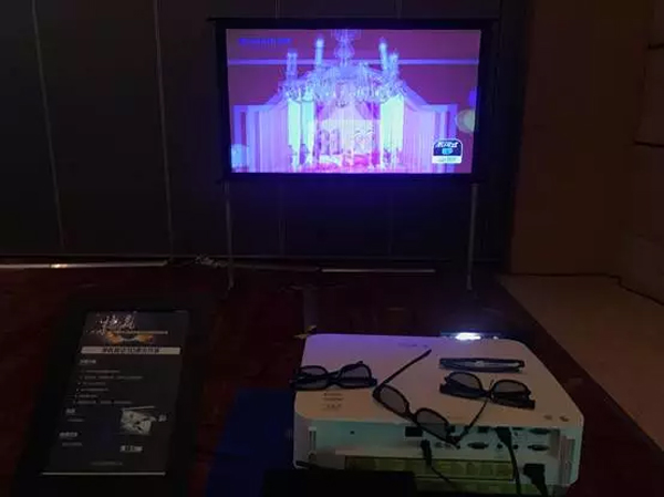 NEC߶̄ͶӰȫʮѲչ չ