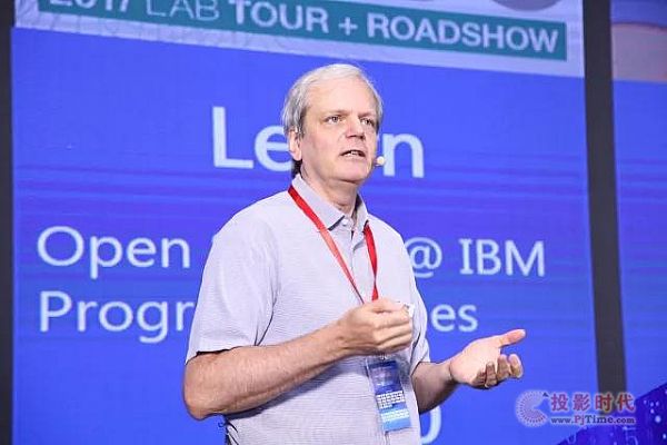 IBM_żg Todd Moore