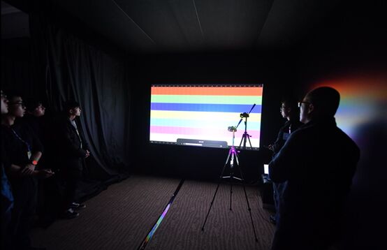 CinematicColorм̎JCṇIͥ