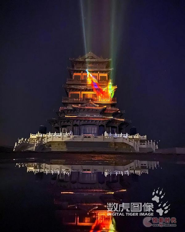 引云閣大型燈光投影秀與你“云見面”