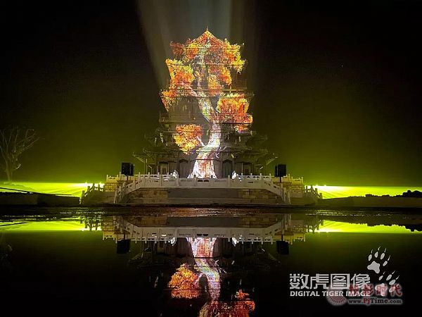 引云閣大型燈光投影秀與你“云見面”