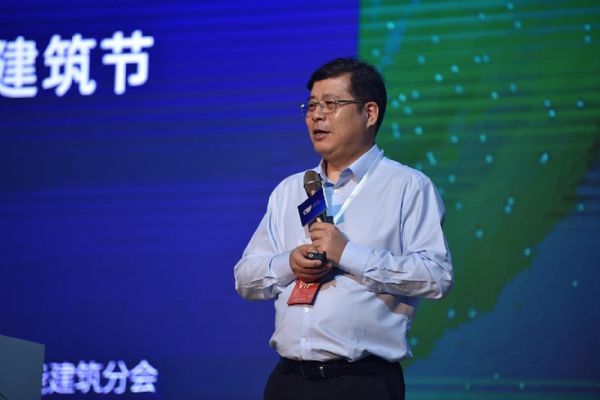 河姆渡CEO華建剛在第六屆中國智能建筑節上發表《因水而生,水動萬里》主題演講