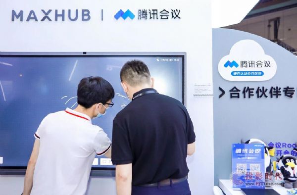 MAXHUBl(f)vӍhRoomsCCϵУڱInfoComm@˚