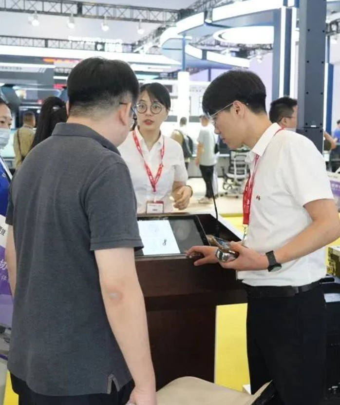 ҕ ʢIǰؼg౱INFOCOMM CHINAչ
