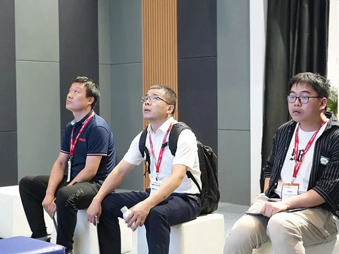 ҕ ʢIǰؼg౱INFOCOMM CHINAչ