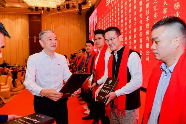 科技創新獎!AET阿爾泰持續引領LED直顯技術創新